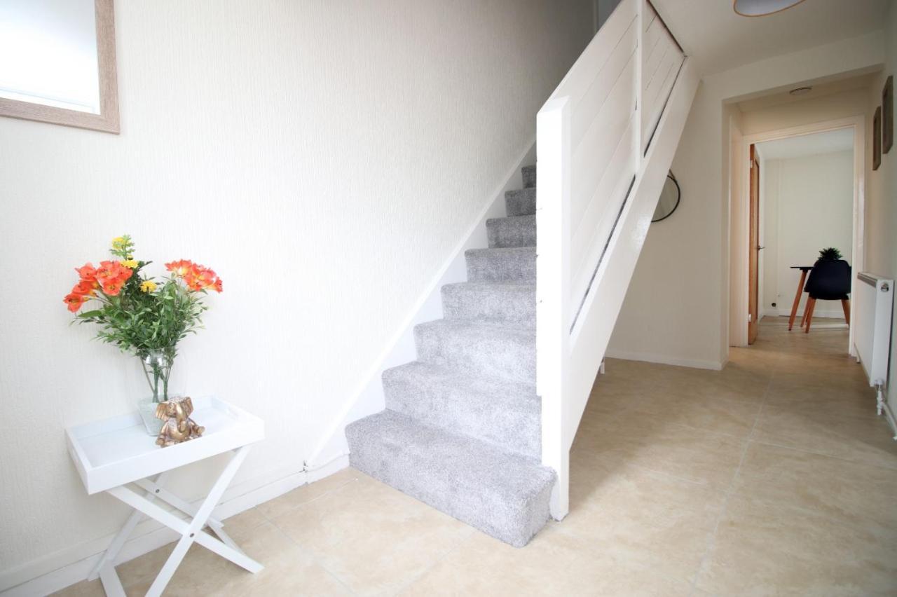 Family Home In The Charming Coastal Town Of Barry Eksteriør billede